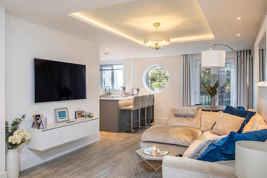 Luxury 2 Bedroom Apartment In Sandbanks - Sea View Poole Exterior foto